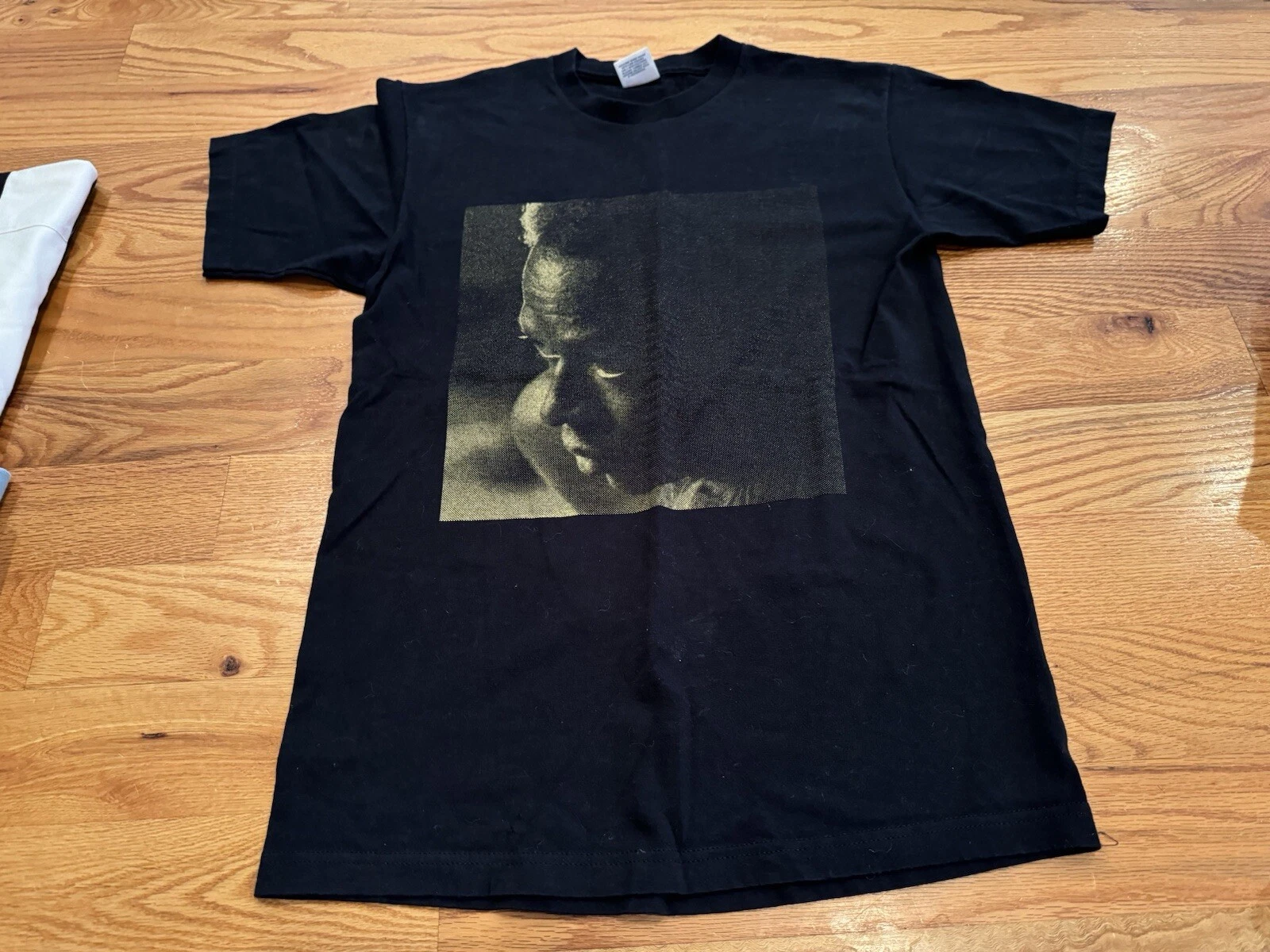 Logo de boîte 100 % authentique Supreme X Miles Davis / Nefertiti T noir moyen utilisé