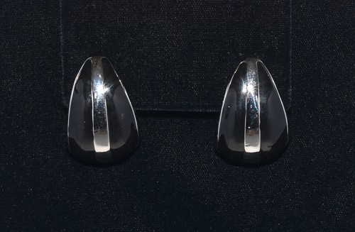 MORGAN TAYLOR Designer Logo Black & Silver Enamel Clip Earrings 1.5" - Picture 2 of 8