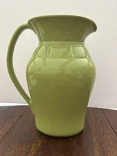 Le Creuset Stoneware Pitcher – Kiwi Green – 2.25 qt / 2.1 L – Discontinued Color