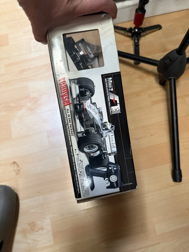 Kyosho Mini-Z F1 Team McLaren Mercedes MP4 RTR Readyset - Image 4 of 4