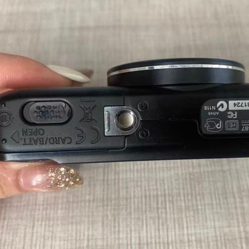 Canon PowerShot SX230 HS Digital Camera W/SD Card Charger Good