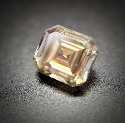 Natürlicher Fancy Diamant Brownish/Greenish/Yellow, VS2, 3x VG, 0.47 Karat