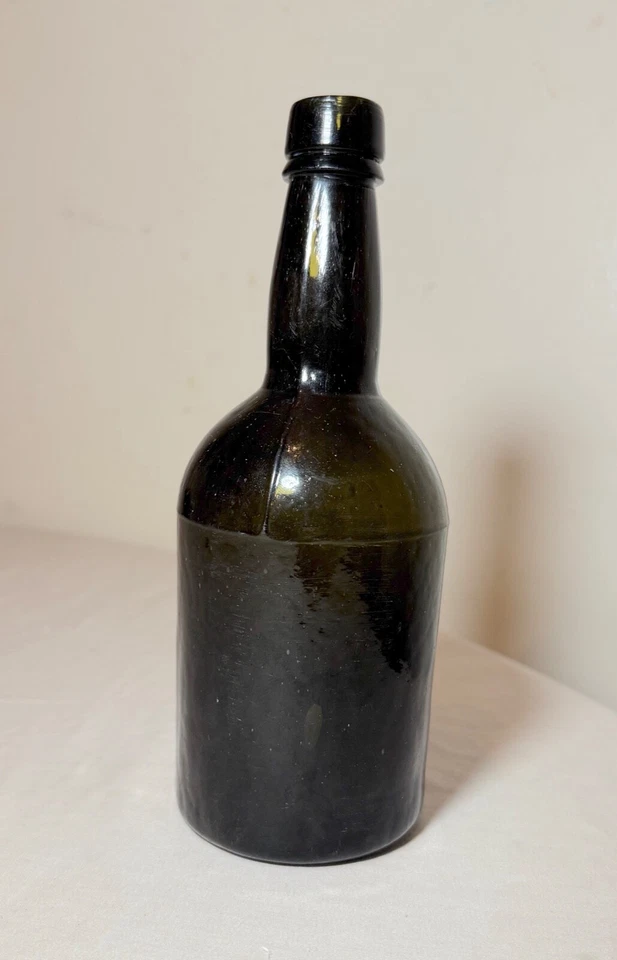 Botella de vidrio de whisky verde soplado molde 4 partes hecha a mano antigua rara del siglo XVIII Foto 4 de 4