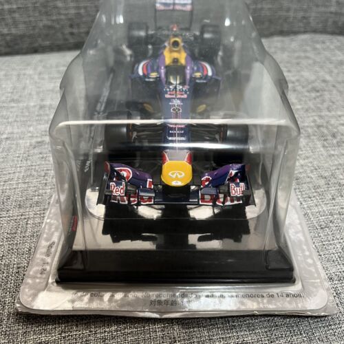1/24 DeAGOSTINI Big Scale F1 #31 Red Bull Racing RB9 Sebastian Vettel model only - Picture 3 of 12