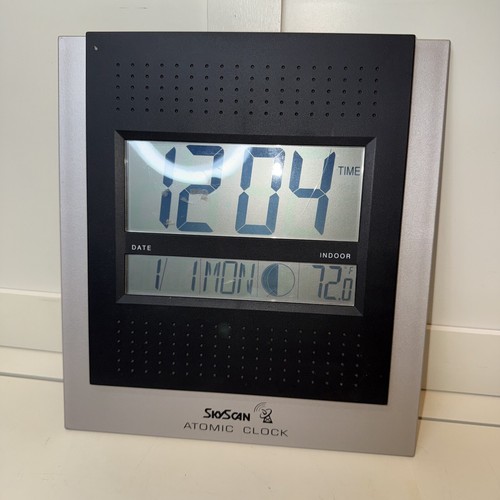 SkyScan Atomic Wall or Desk Clock - Model 86715