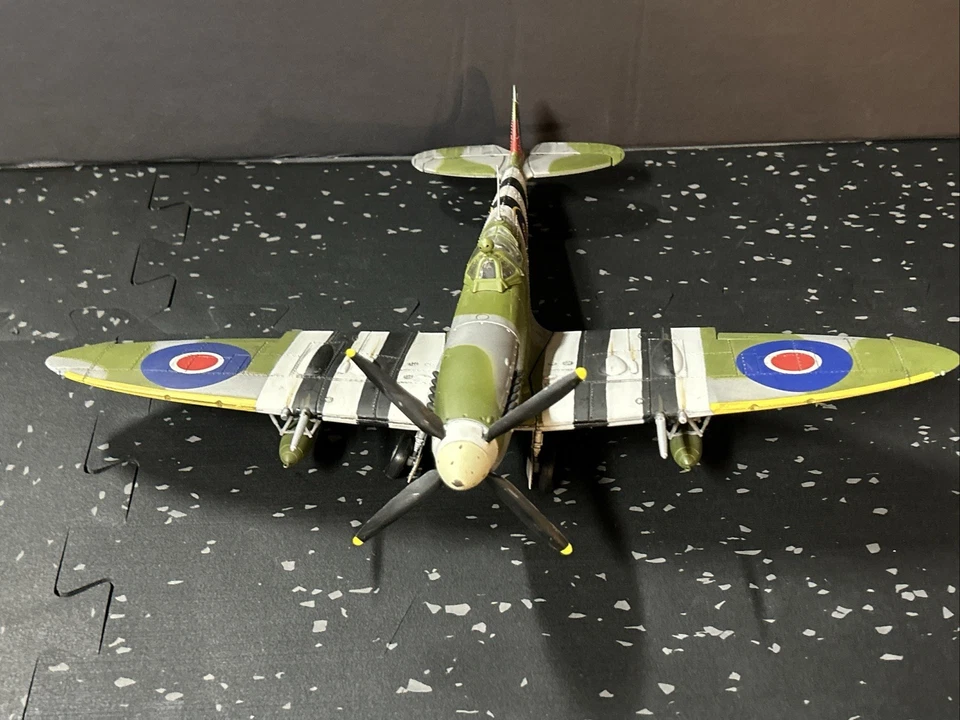 FORCES OF VALOR 1:32 U.K. SPITFIRE MK IX NO. 134 WING Normandy 1944 Prop Repair - Image 3 of 4