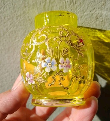 Antike Blumenvase gelb Cadmiumglas vergoldet emailliert