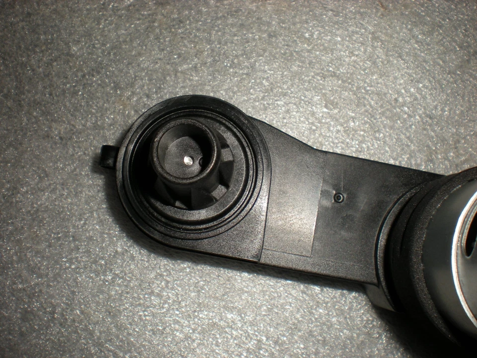 Conjunto de motor de cepillo de rodillo de vacío dúo de lavado inalámbrico Black & Decker BXUVXA01 FABRICANTE DE EQUIPOS ORIGINALES Foto 2 de 4