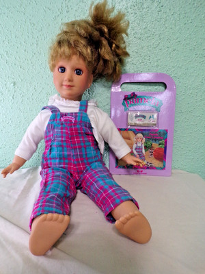 Vintage 1986 Worlds of Wonder Pamela The Living Doll W/ Book works