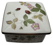 Wedgwood Wild Strawberry Lidded Trinket Box Bone China England Small Dish