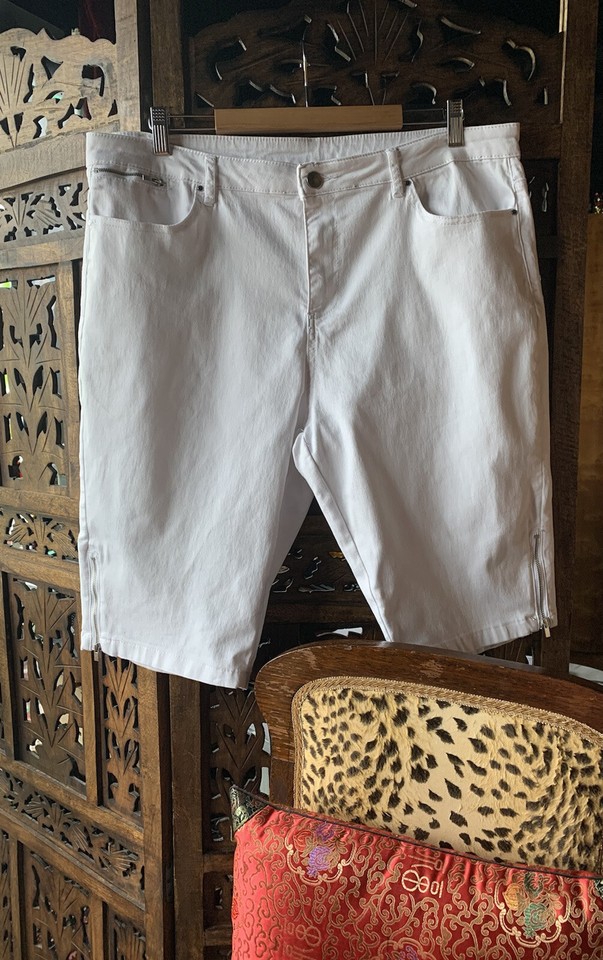 Lady Shorts SZ 18.Zip Detail At Side Seam Hem 4 Extra Leg Width..Comfortable.