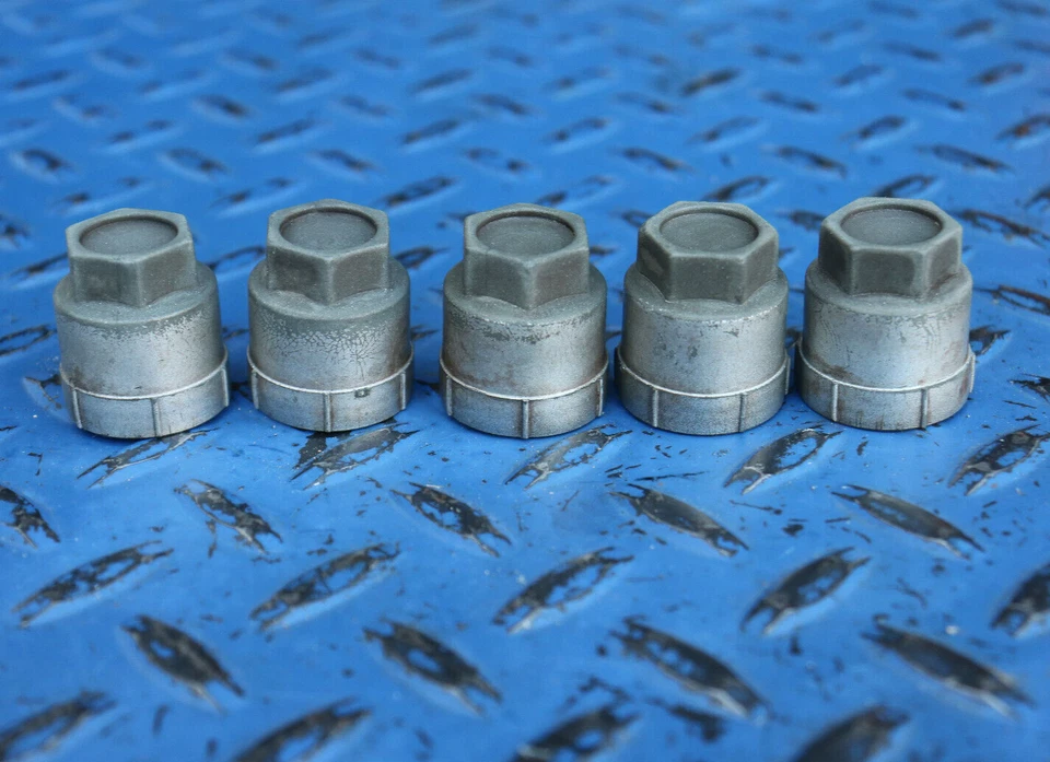 1991 - 1996 年雪佛兰 Corvette C4 凸耳螺母带盖原始设备制造商 — 第 4/4 张图片