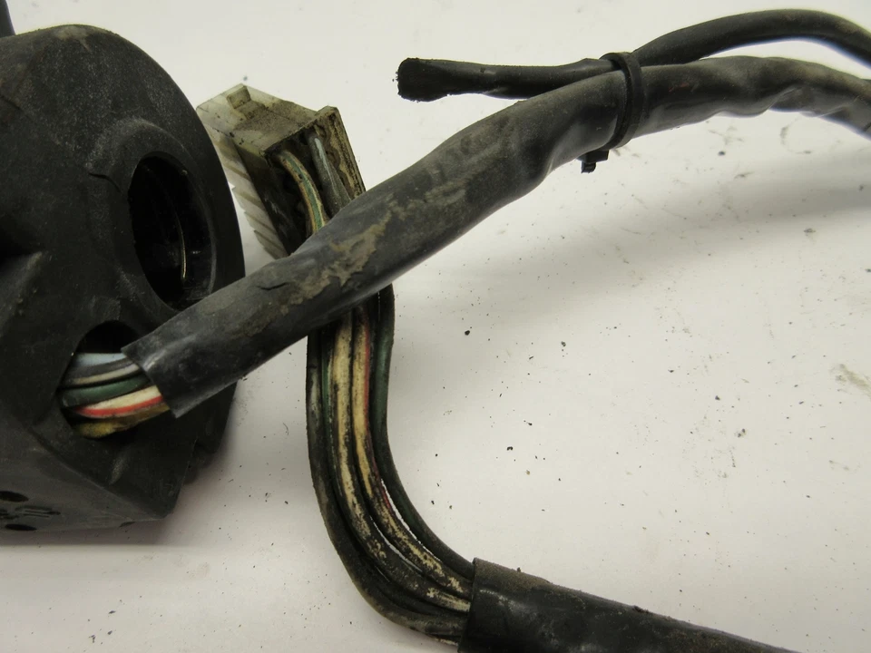 Suzuki GS750 GS 750 1979 EC LUCES DE MANO IZQUIERDA INTERRUPTOR DE CONTROL BOCINA GIRATORIA Foto 3 de 4