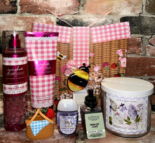 Bath  Body Works Picnic 7 pcs Gift Set Gingham Honeybee Fresh Cut Lilac Candle