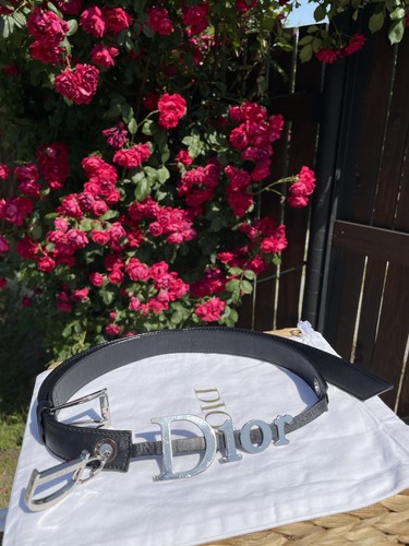 AUTENTICA CINTURA CHARM CHRISTIAN DIOR IN PELLE NERA CON LOGO MISURA 105 84BM-0054 - Foto 10 di 11