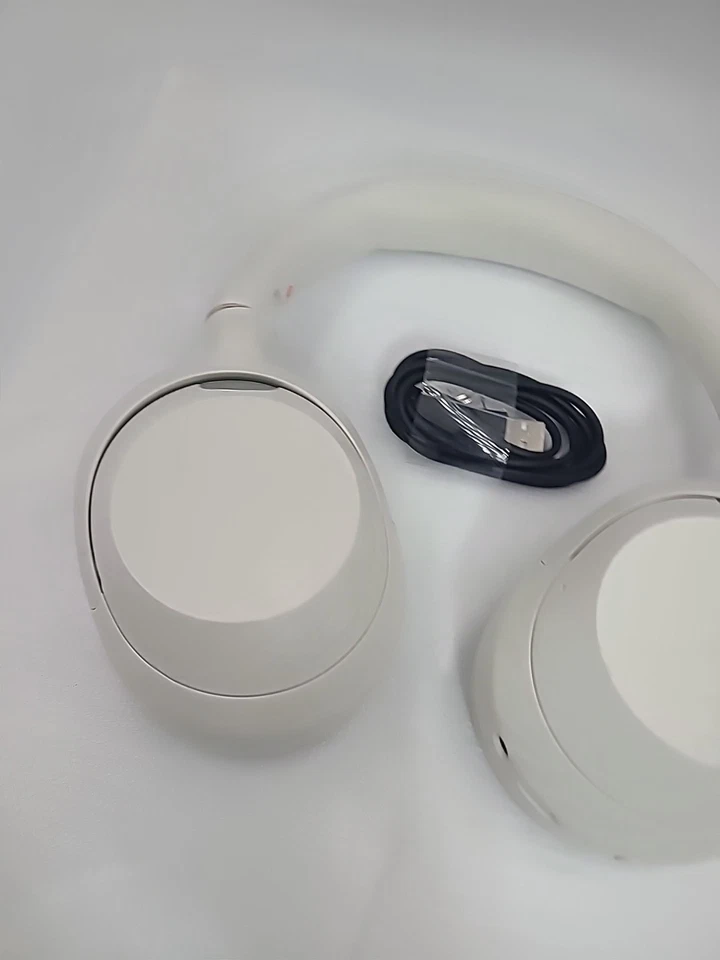 Auriculares Bluetooth inalámbricos con cancelación de ruido originales Sony ULT WEAR 900N - blancos Foto 3 de 4