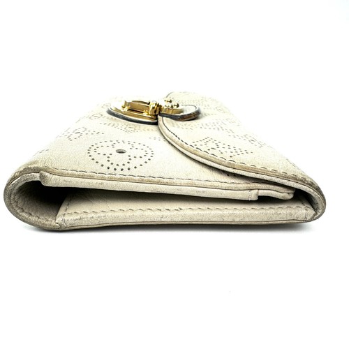 LOUIS VUITTON Mahina Portefeuille Amelia Long Wallet Ivory Leather Auth LV #A301 - Picture 6 of 24