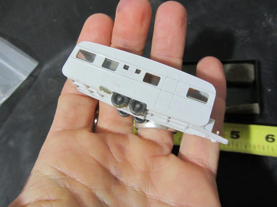 Remolque cámper WIKING PACKUNG coche barco Alemania plástico coches antiguos Foto 4 de 4