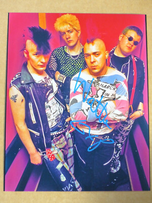 EXPLOITED Wattie Buchan signed Autogramm signiert auf 20x25 cm Foto