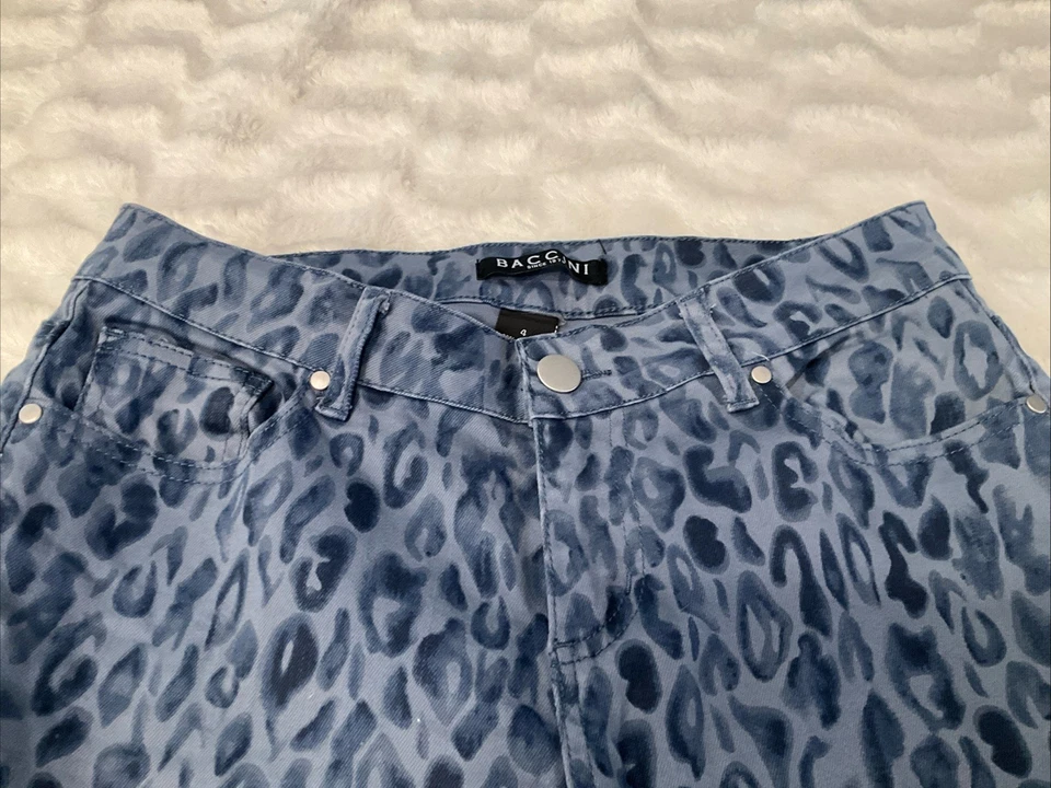 Pantalones de mezclilla para mujer Baccini con estampado de guepardo animal talla 4 pierna recta pantalones de elevación medianos Foto 4 de 4