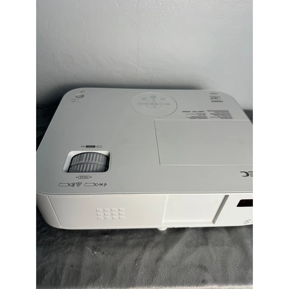 NEC M402X DLP Projector HDMI 3D Ready 4000 Lumens - Image 2 of 4
