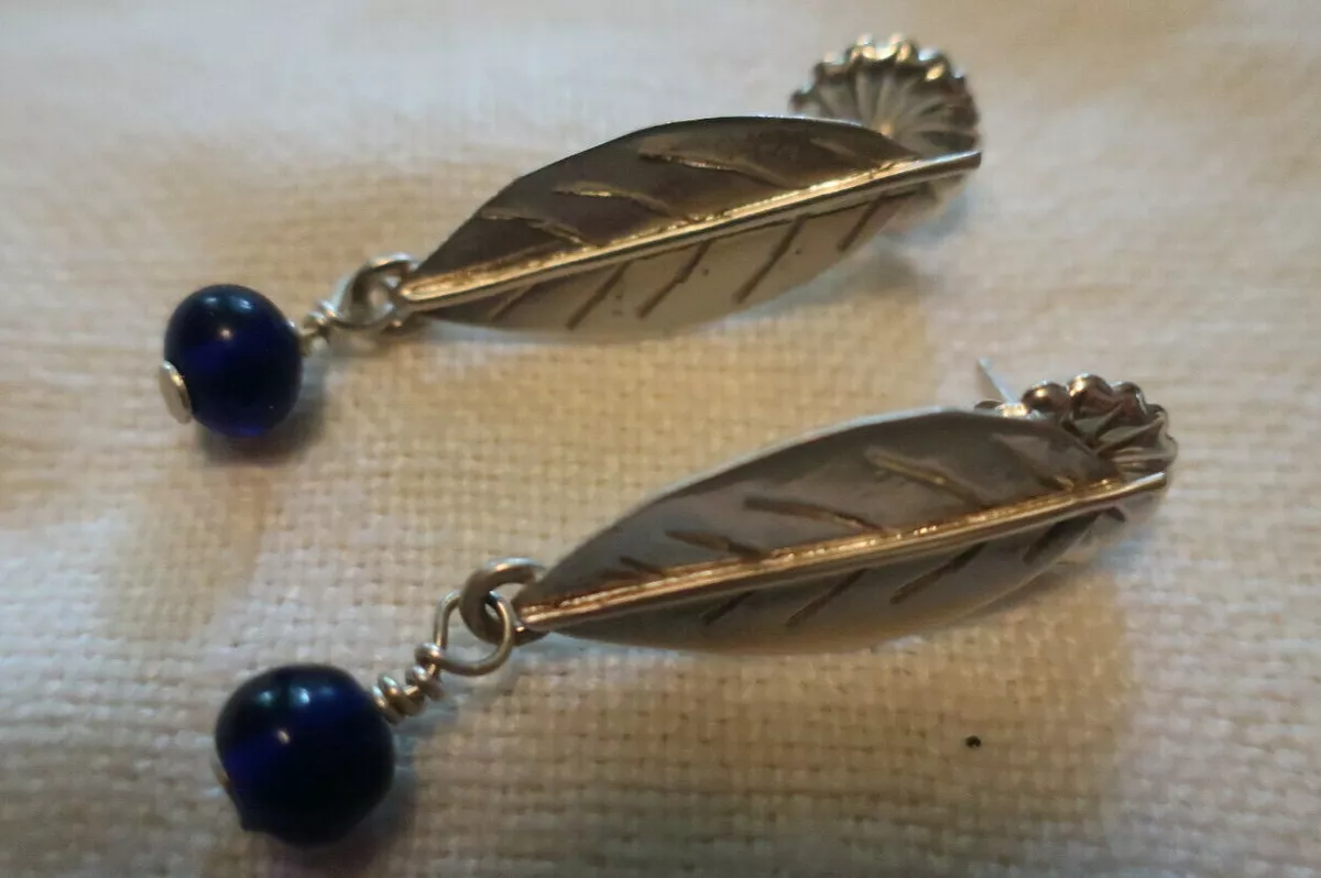 Jewelry artist deals