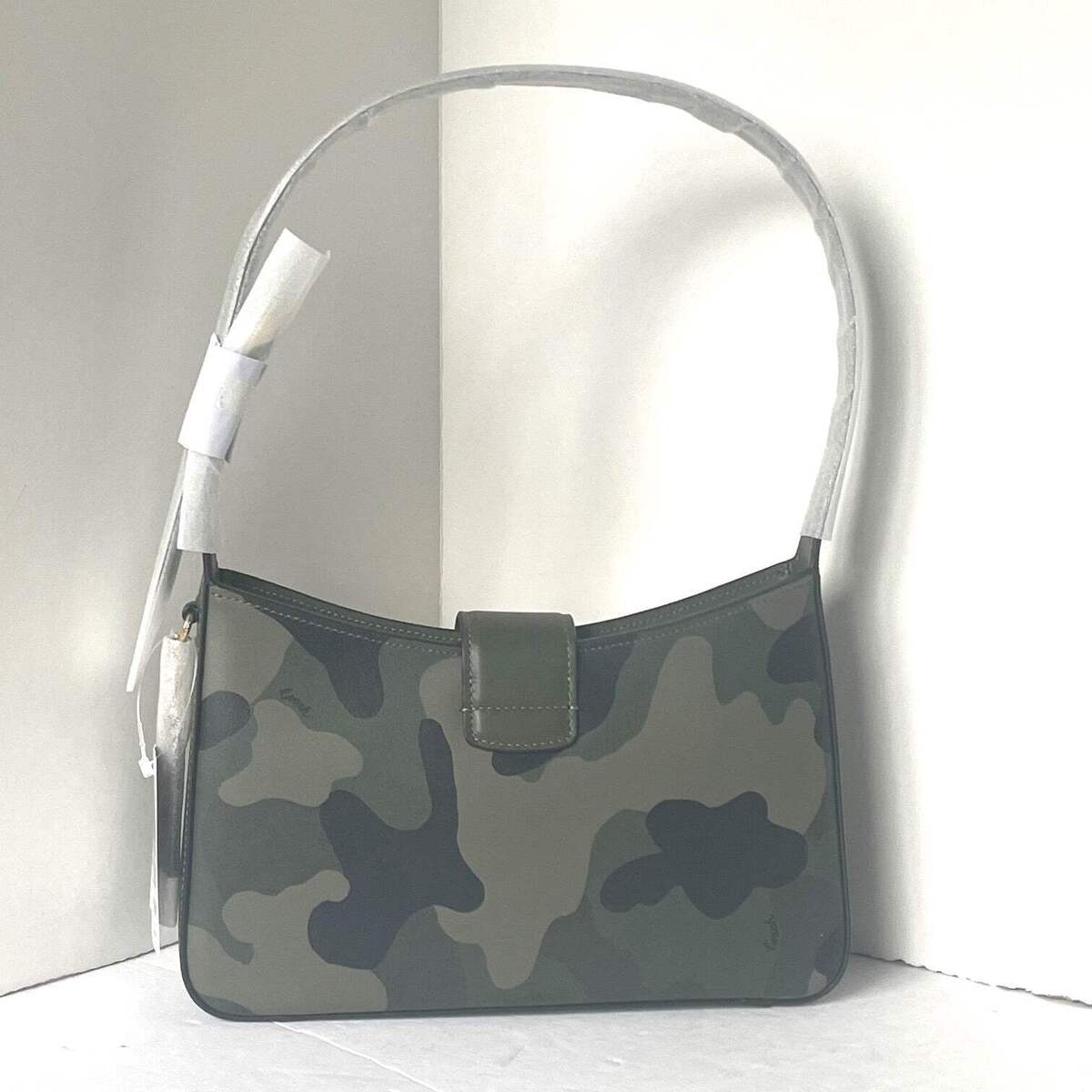 Coach Eliza Shoulder Bag Camo Leather Zip Medium CV949 Coach Eliza Shoulder Bag Camo Leather Zip Medium CV949