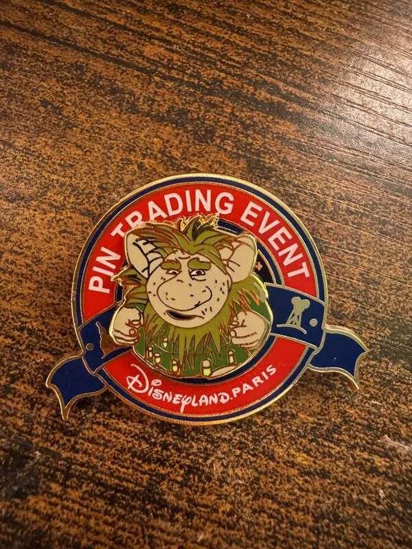 Disney Let It Snow Frozen Pin Event Grand Pabbie LE 400 Disneyland Paris 