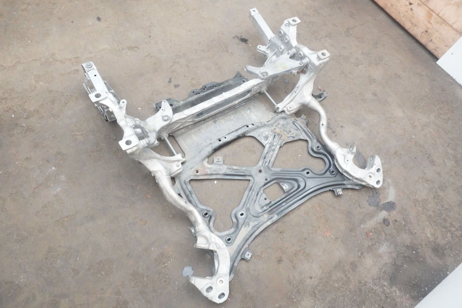 Bentley Bentayga 2016-2020 Front Brace P/N 4M0399315P