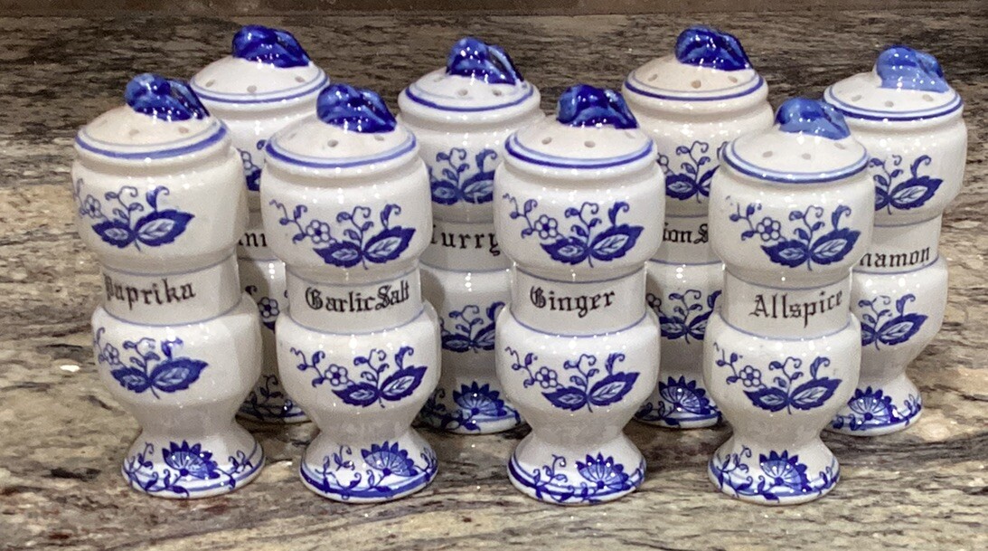 7 PC BLUE ONION JAPAN CONDIMENT SHAKERS CURRY PAPRIKA CINNAMON GINGER 4 1/4”T