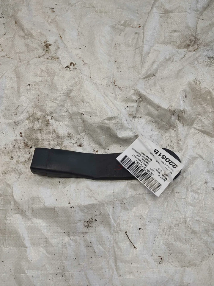 Chevy Avalanche Yukon Tahoe 2001 02 cinturón de seguridad delantero hebilla pasajero derecho grafito Foto 2 de 3