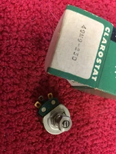49M9  250 OHM 1.5 WATT CLAROSTAT MINI POTENTIOMETER NOS
