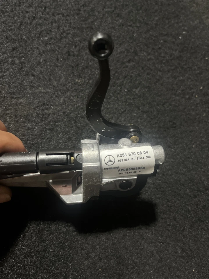 2006-2012 MERCEDES R350 W251 REAR LEFT DRIVER QUARTER WINDOW REGULATOR MOTOR OEM - Image 2 of 3