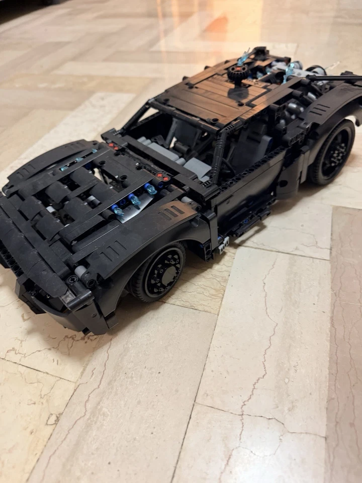 LEGO Technic 42127 The Batman - Batmobile, foto 4 di 4