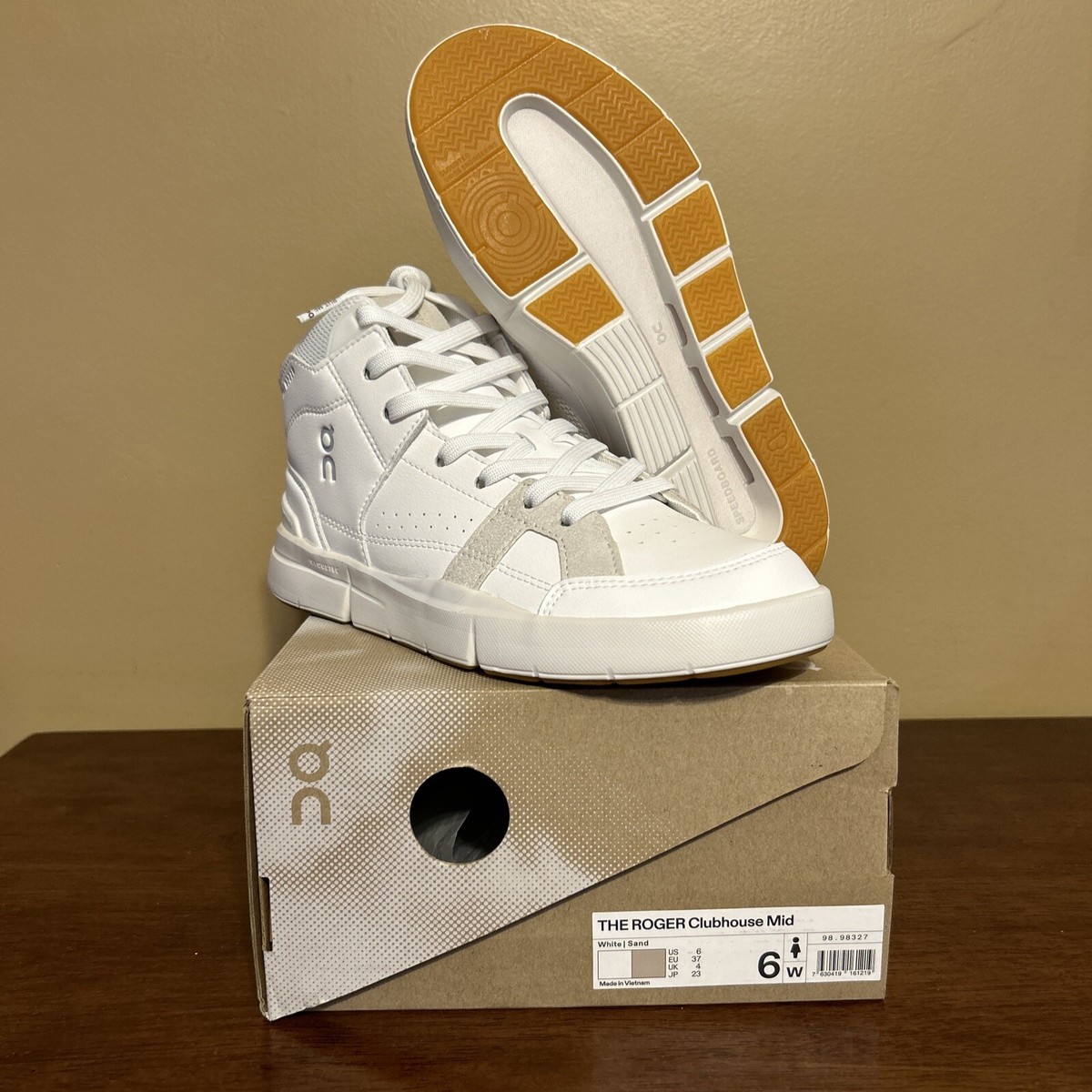 Women's Size On Cloud The Roger Clubhouse Mid White Sand NEW