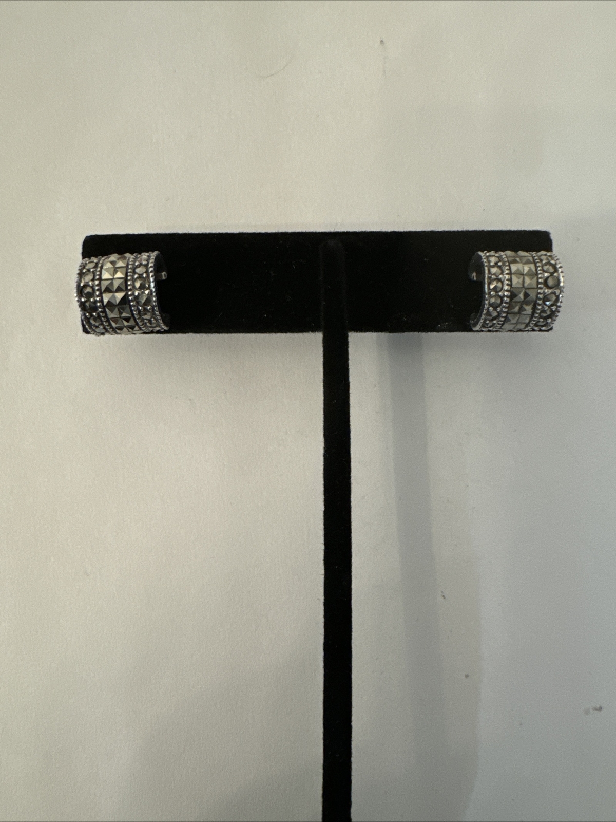 Small Solid 925 Sterling Silver Huggie Earrings 5… - image 1