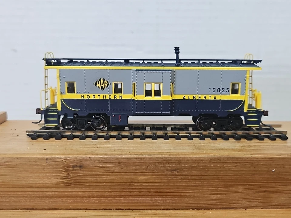 ATHEARN ROUNDHOUSE BAY WINDOW CABOOSE NORTHERN ALBERTA RAILWAY 13025 HO Scale  - Image 4 of 4