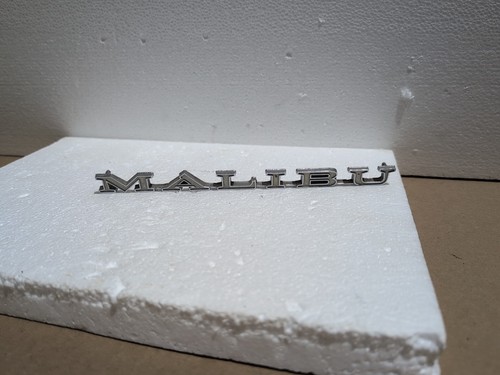 Insignia emblema guardabarros original Chevy Malibu 1971-72 usada - Imagen 9 de 9