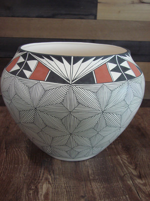 Native American Acoma Fine Line Hand Painted Pottery by D. Malie