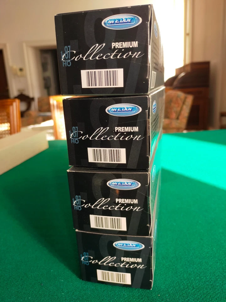 WELLY – LOTTO di 4 SET AUTO 1:87 – 16 modelli: PORSCHE/AUDI/MERCEDES/MUSTANG/BMW - Immagine 2 di 4