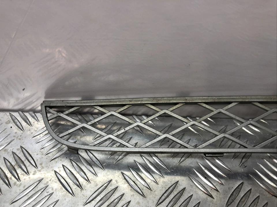 OEM 2009 BMW X6 E71 РЕШЕТКА БАМПЕРА ВЕНТИЛЯЦИОННАЯ ОТДЕЛКА ПЕРЕДНИЙ ВЕРХ 7159597 - Изображение 2 из 4