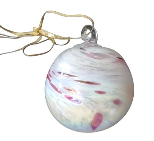 Bola iridiscente de vidrio soplado adorno de Navidad rojo frambuesa remolino 3,5" - Imagen 7 de 10