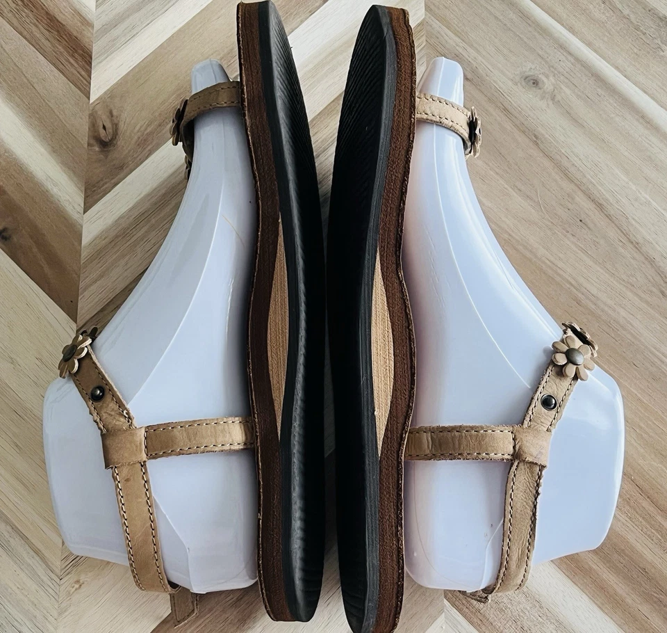 RAINBOW 女式 Delila 棕色鞋头环花带皮革凉鞋 8 码 — 第 3/4 张图片