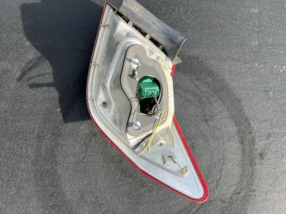 Lincoln MKZ Zephyr 2006-2009 luz trasera conductor lado izquierdo Foto 3 de 4