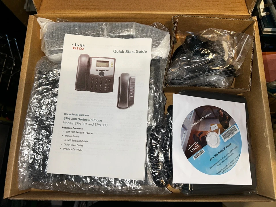 Cisco SPA 303 3-Line IP Phone VOIP PoE Internet PBX Display and PC Port with PSU - Image 3 of 4