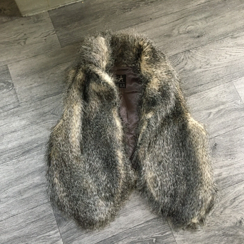 ladies open gilet size 10 grey/white colour fur look - Picture 2 of 4
