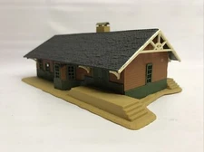 HO Life-Like Railroad Station with Freight Platform