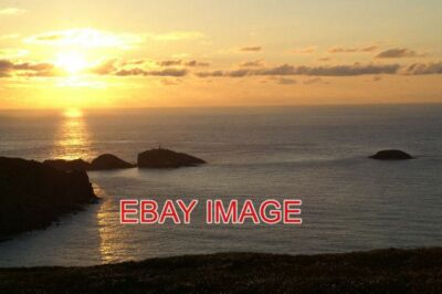 FOTO UNTERGEHENDE SONNE JENSEITS VON MUCKLE FLUGGA KURZ NACH ZEHN UHR AN EINEM JUNIABEND