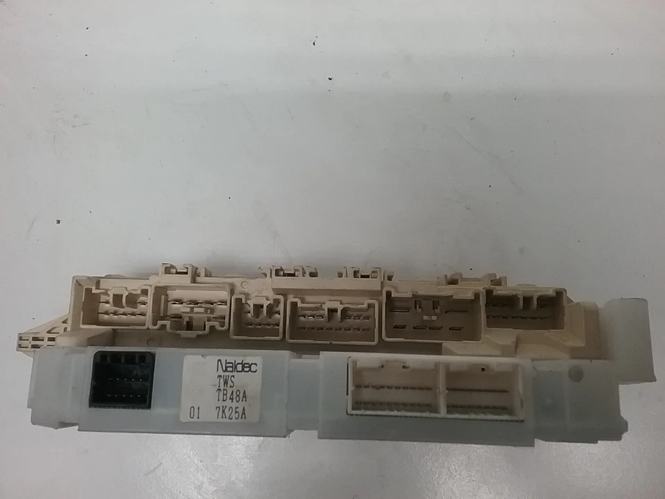 Mazda Millenia 1997-2000 caja de relé de fusibles TWS TB48A 7K25A Foto 4 de 4