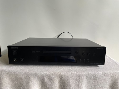 Onkyo C-7030 Audio CD Player - Black - Picture 2 of 6